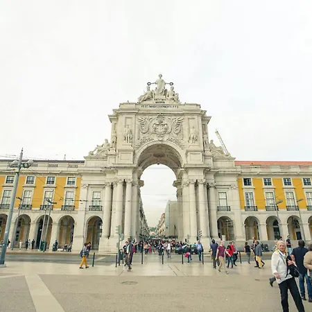 Misha's Place At Bairro Alto! Апартаменты