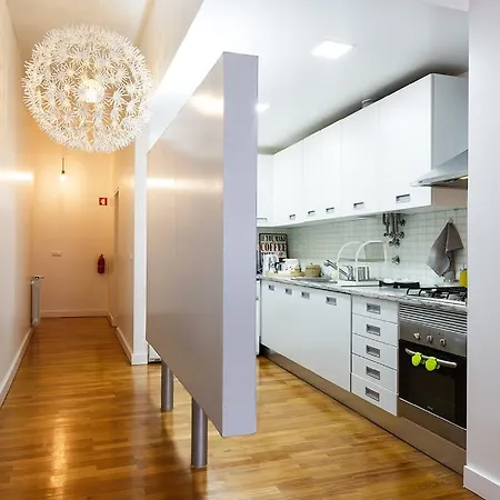 Misha's Place At Bairro Alto! Apartament